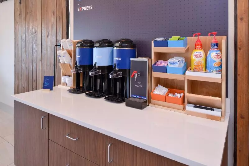 ホテル Holiday Inn Express & Suites   Omaha   120th And Maple, An Ihg