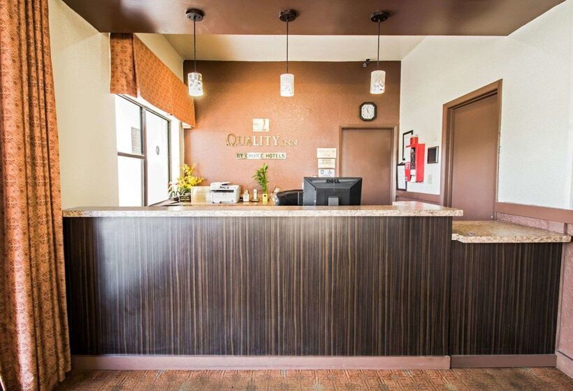 בית מלון כפרי Quality Inn Near Blue Spring