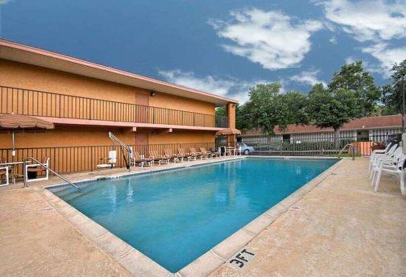 בית מלון כפרי Quality Inn Near Blue Spring