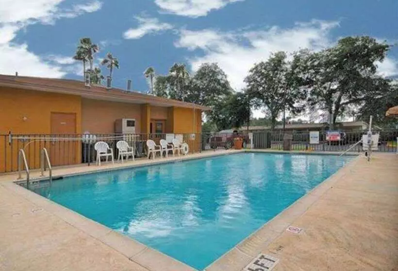 فندق Quality Inn Near Blue Spring