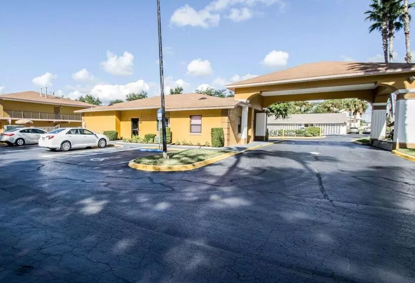 فندق Quality Inn Near Blue Spring