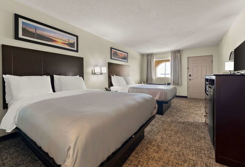 ホテル Quality Inn & Suites Dublin