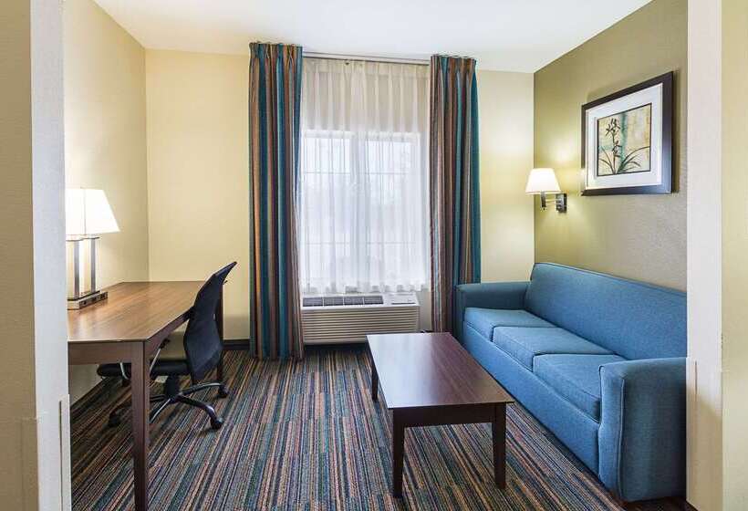 Отель Quality Suites