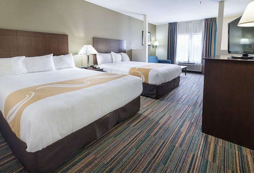 Отель Quality Suites