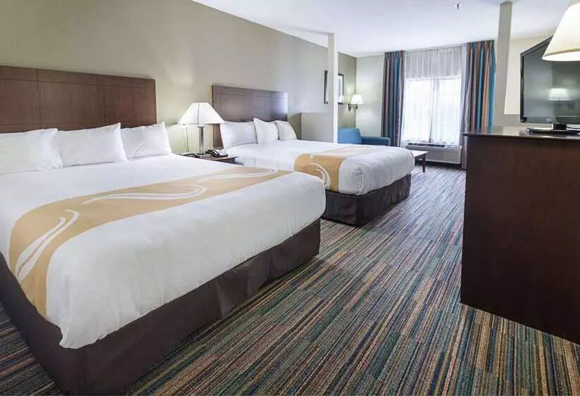 Отель Quality Suites