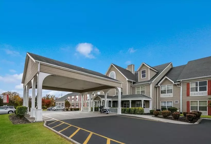 Отель Red Roof Inn & Suites Knoxville East