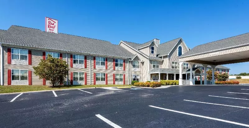 Отель Red Roof Inn & Suites Knoxville East