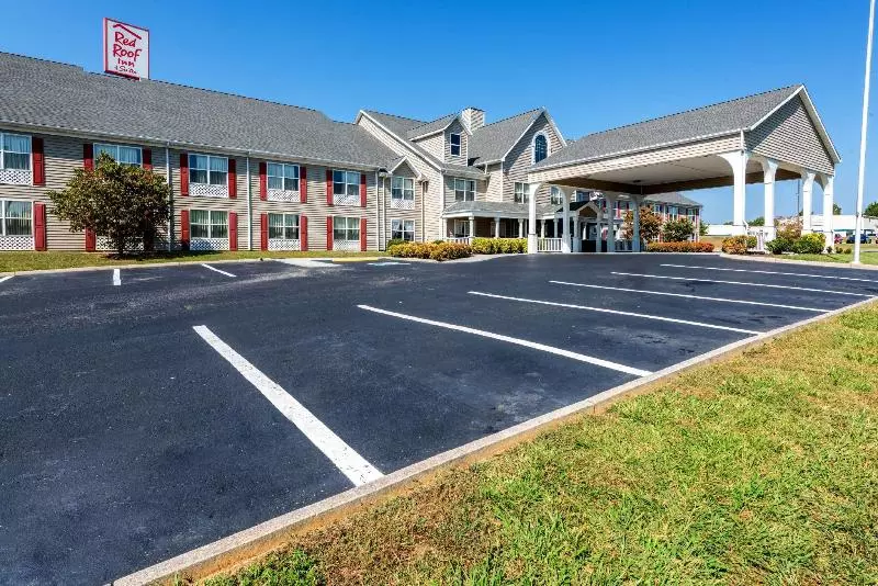 Отель Red Roof Inn & Suites Knoxville East