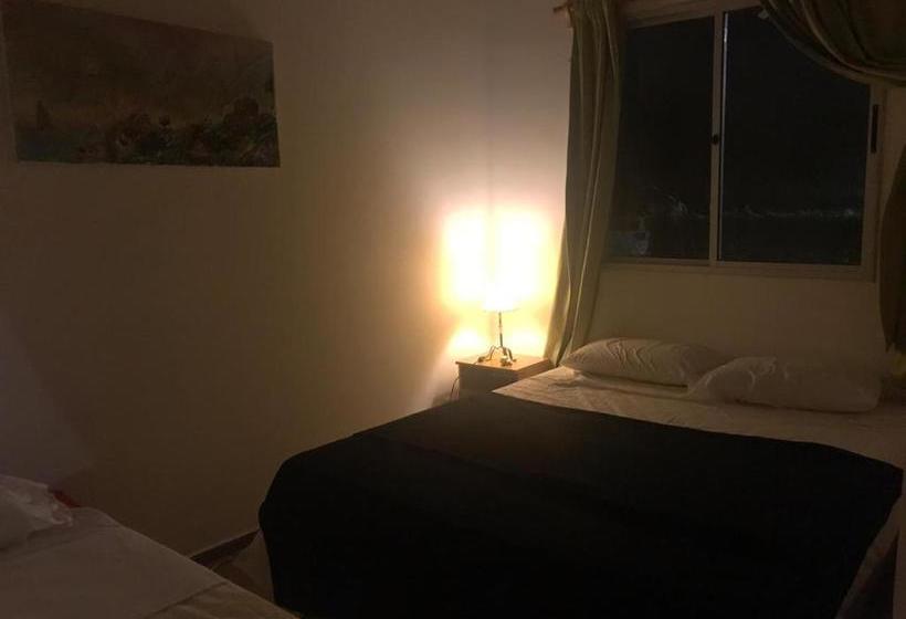 ユースホステル Buenavida