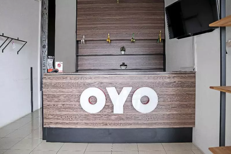 ホテル Oyo 1245 Mahkota Family Residence