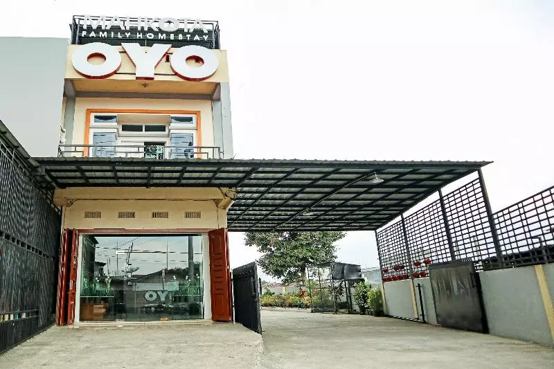 ホテル Oyo 1245 Mahkota Family Residence