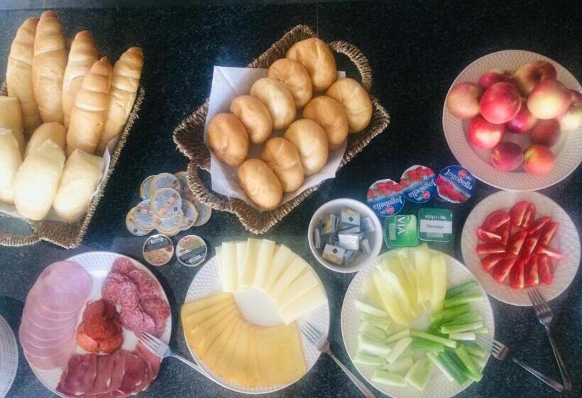 פנסיון Varga Villa