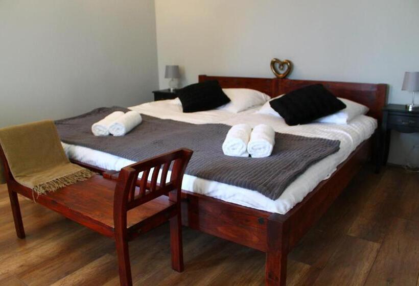 פנסיון Varga Villa