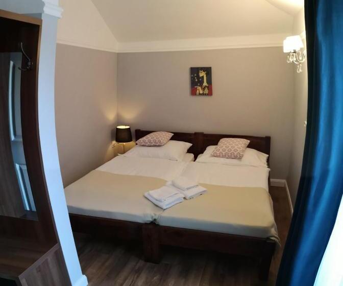 פנסיון Varga Villa