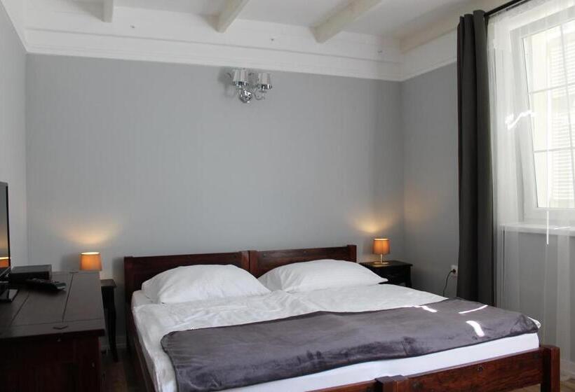 פנסיון Varga Villa