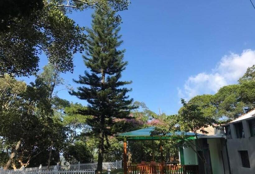 בית מלון כפרי Club Doonvale