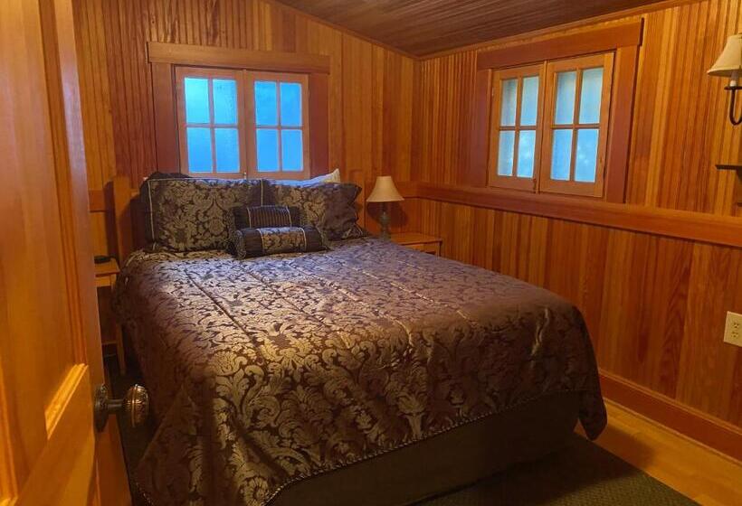 فندق صغير Whistling Winds Motel