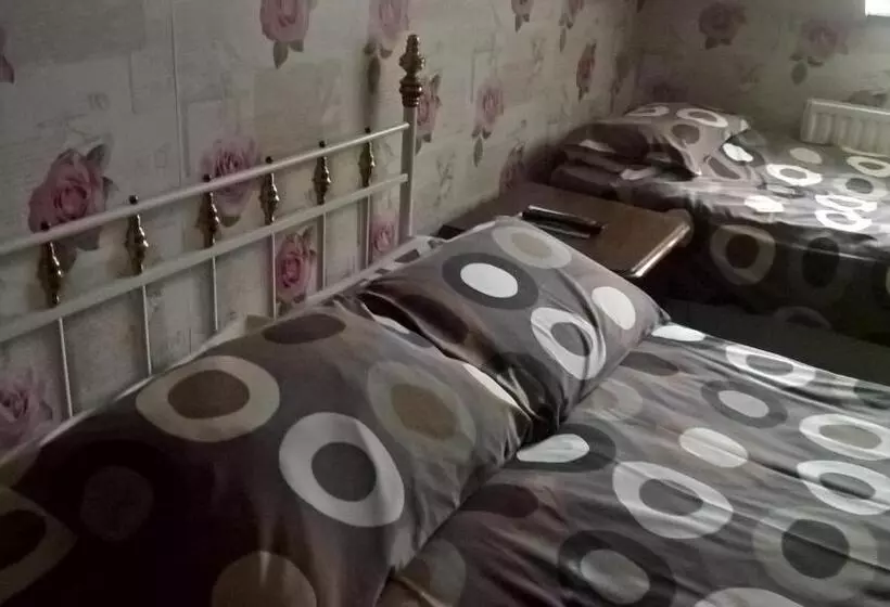 Hotelli Rhymney House