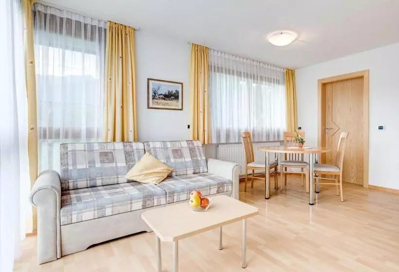 Hotelli Pension Haus Am See