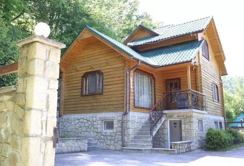 Retkeilymaja Sofia Forest Club