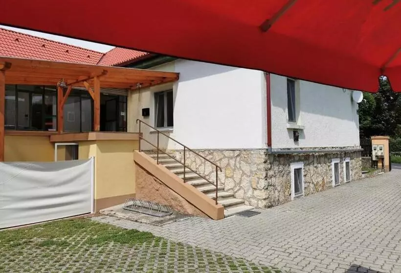 ペンション Glázer Szállás