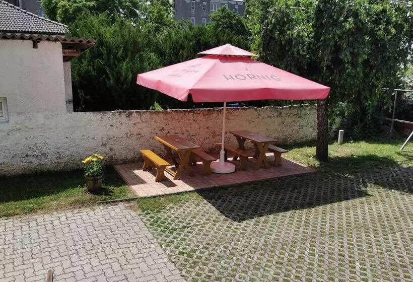 ペンション Glázer Szállás