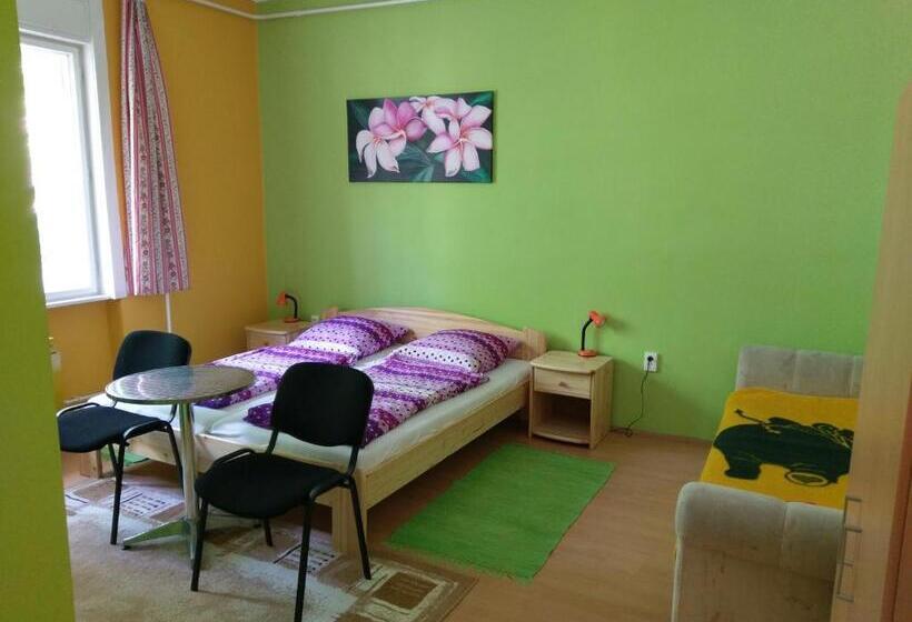 펜션 Glázer Szállás