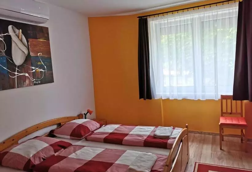 ペンション Glázer Szállás