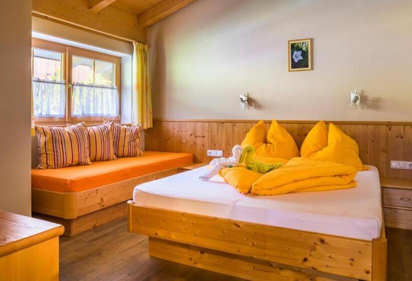 ホテル Bio Bauernhof Obertrattenbachhof