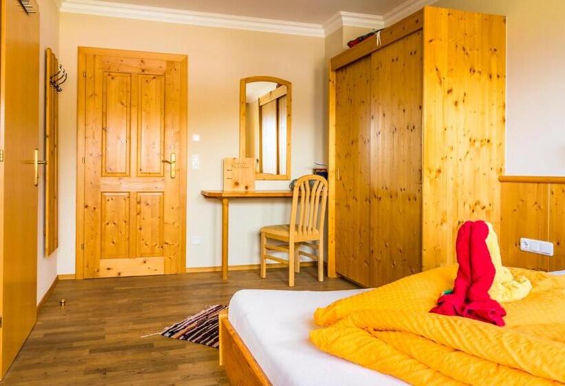 ホテル Bio Bauernhof Obertrattenbachhof