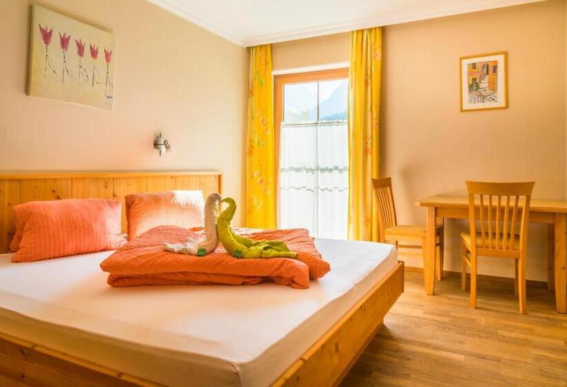 ホテル Bio Bauernhof Obertrattenbachhof