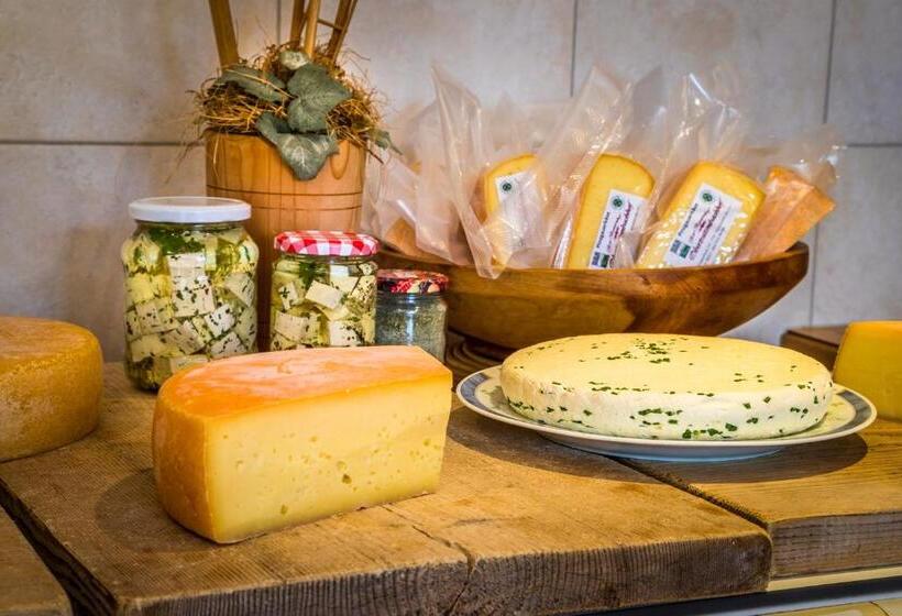 ホテル Bio Bauernhof Obertrattenbachhof