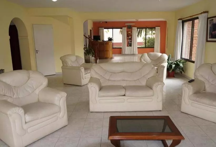 ホテル Mirasierras