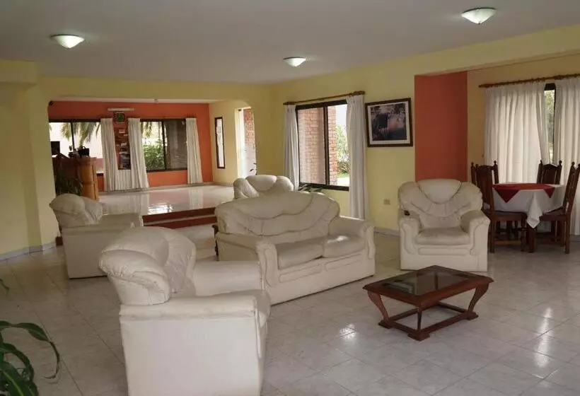 ホテル Mirasierras