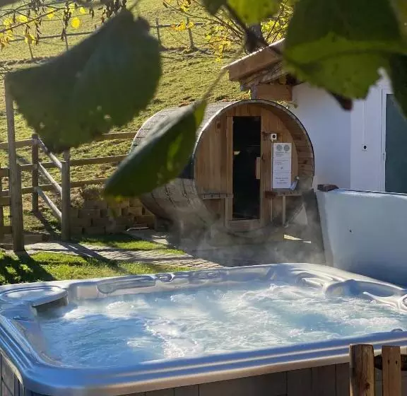 Majatalo Les Chambres Et Roulottes Des Noisetiers