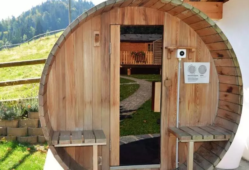 Majatalo Les Chambres Et Roulottes Des Noisetiers