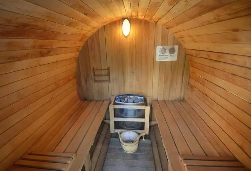 Majatalo Les Chambres Et Roulottes Des Noisetiers