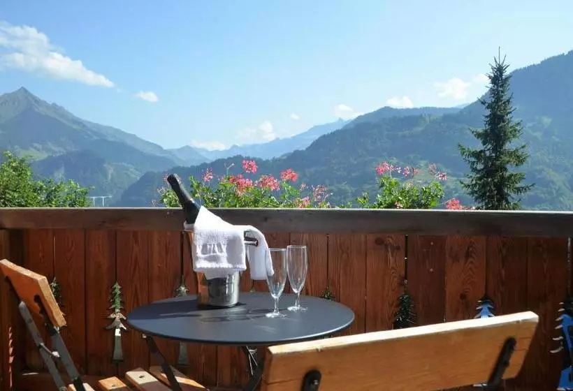 Majatalo Les Chambres Et Roulottes Des Noisetiers