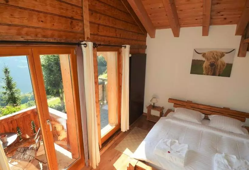 Majatalo Les Chambres Et Roulottes Des Noisetiers