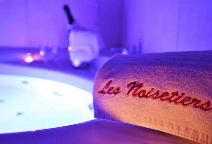 Majatalo Les Chambres Et Roulottes Des Noisetiers