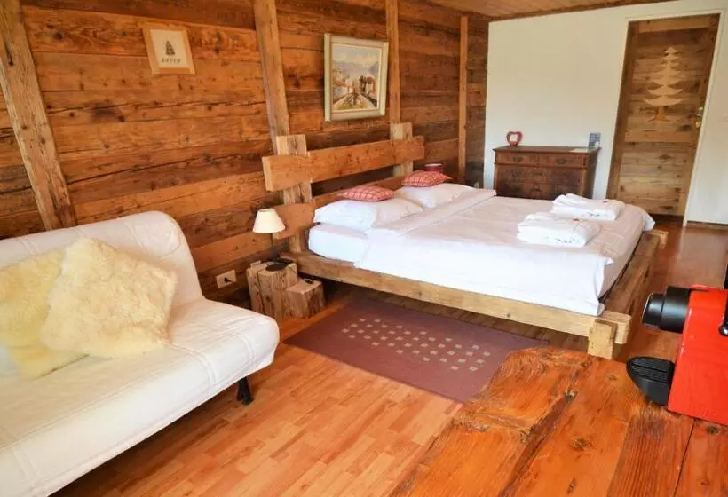 Majatalo Les Chambres Et Roulottes Des Noisetiers