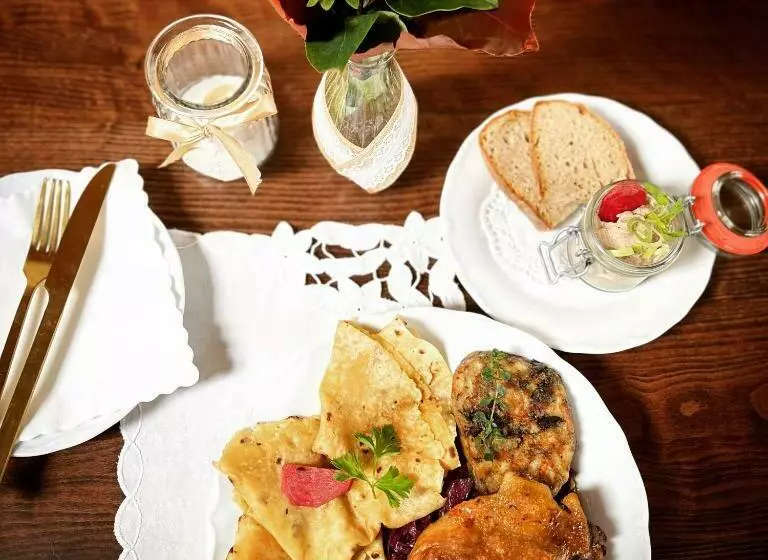 پانسیون Maria Penzion & Restaurant