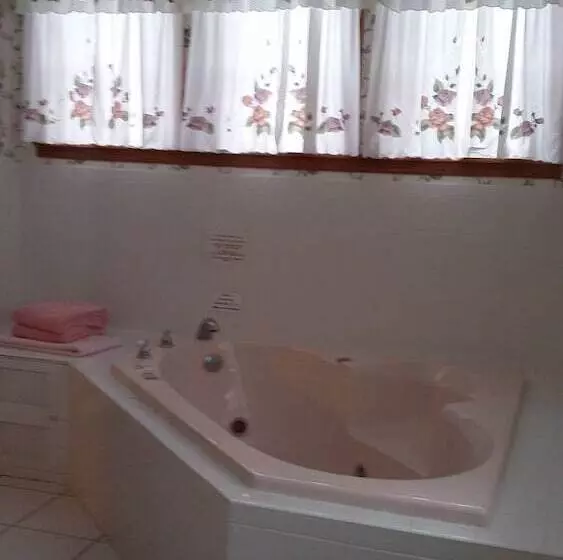 酒店 Chestnut Charm Bed & Breakfast