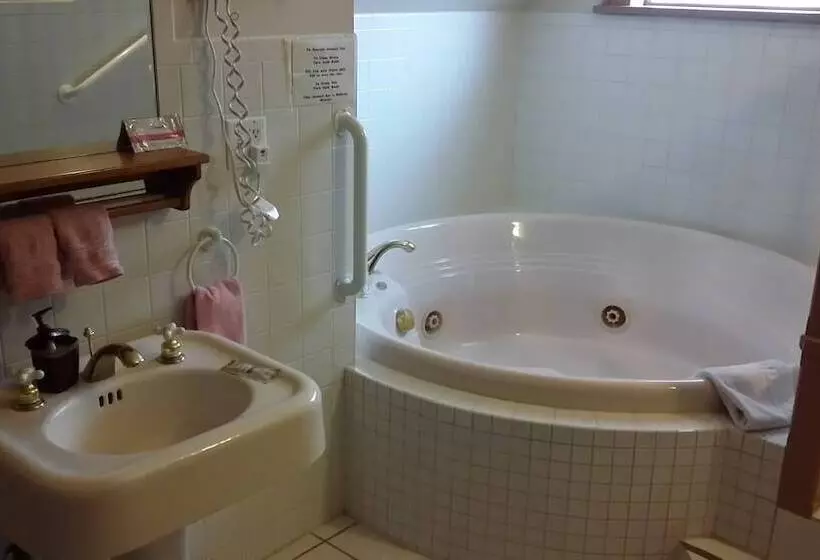 酒店 Chestnut Charm Bed & Breakfast