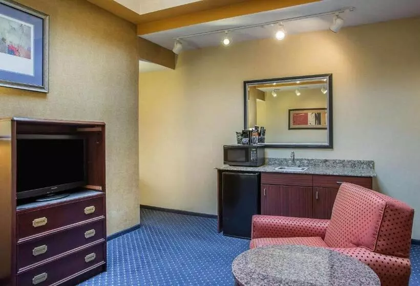 فندق Howard Johnson By Wyndham Merrillville