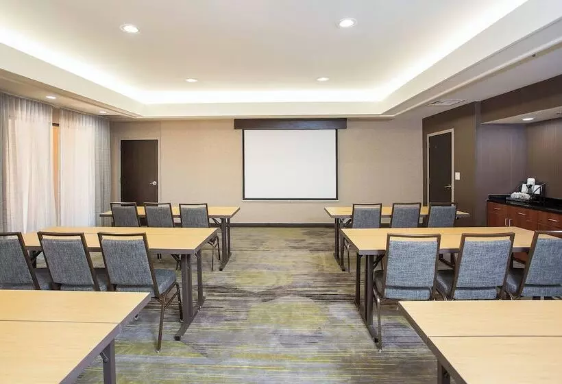 Отель Courtyard By Marriott Boston Westborough