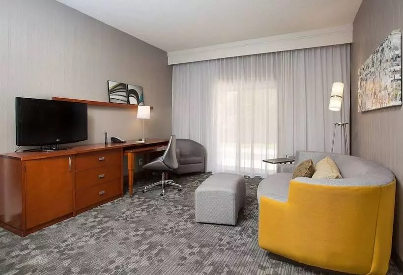 Отель Courtyard By Marriott Boston Westborough