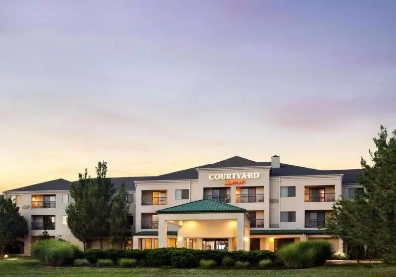 فندق Courtyard St. Louis Airport/earth City