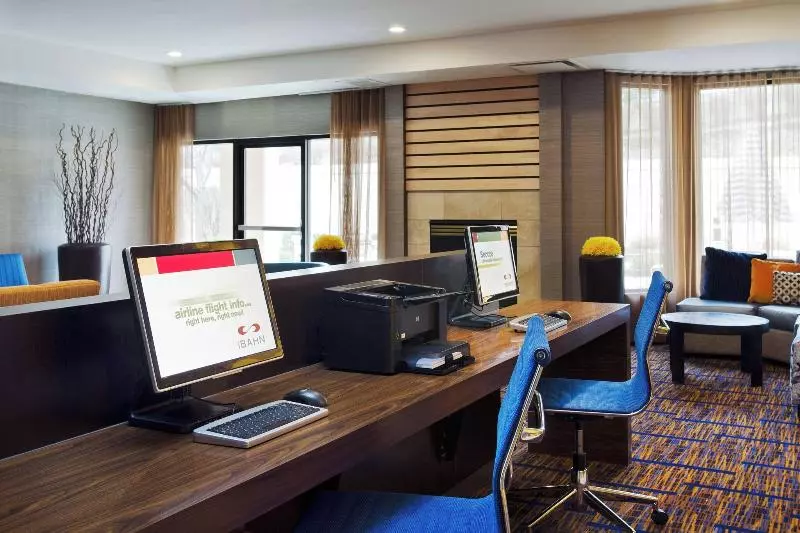 فندق Courtyard St. Louis Airport/earth City