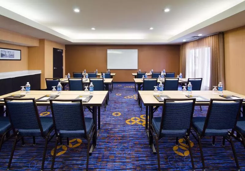 فندق Courtyard St. Louis Airport/earth City